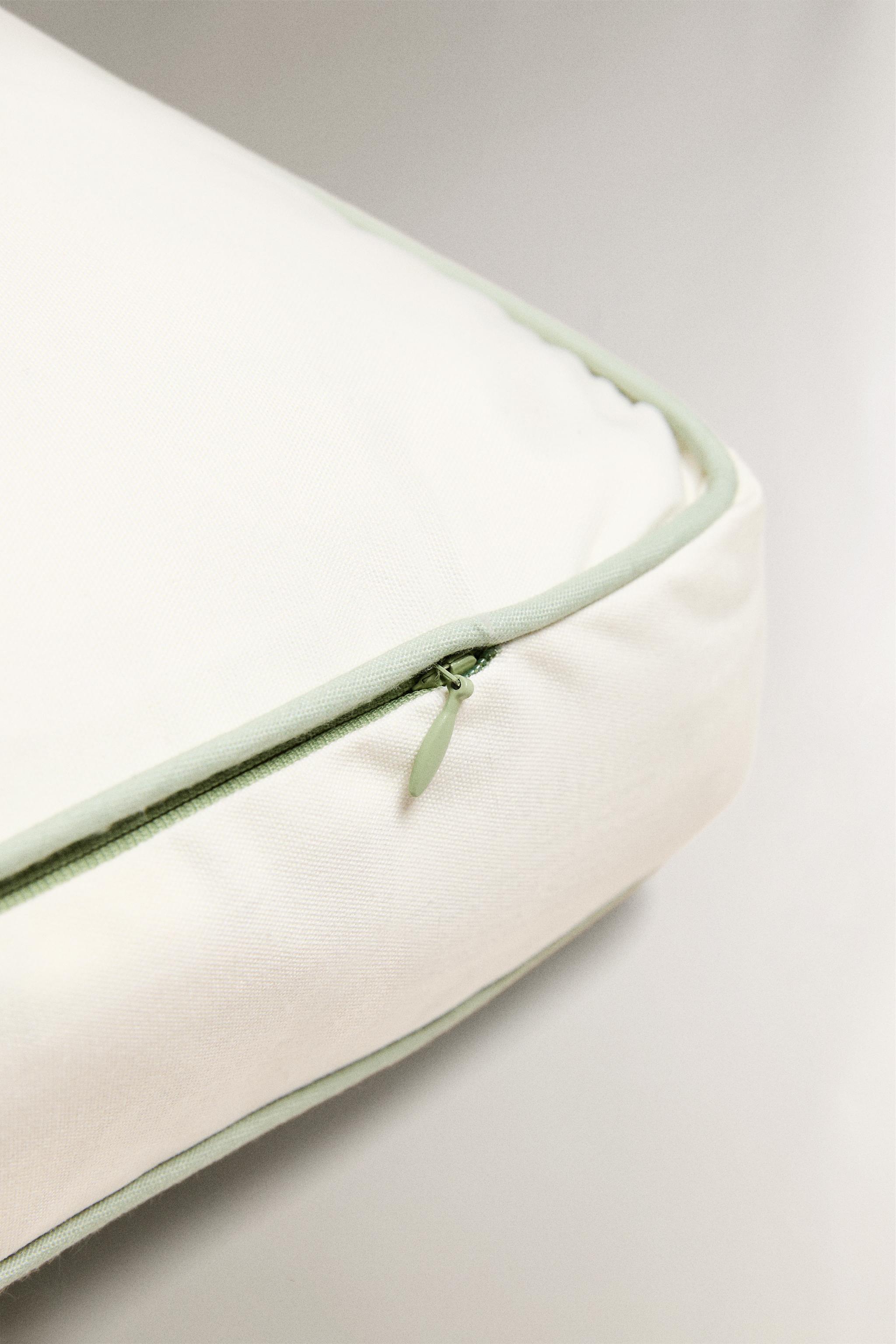 OUTDOOR CHAIR CUSHION WITH PIPING